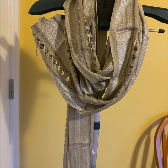 Two new scarves with tags - Picture 3 of 6